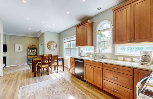 Clearwater Casa | Clearwater Home Close to the Beach w/Shared Pool, Private Washer/Dryer