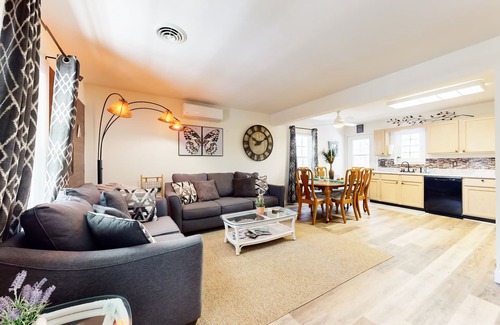 Clearwater Casa | Clearwater home - Elevated dog-friendly retreat with a deck plus pool & tennis