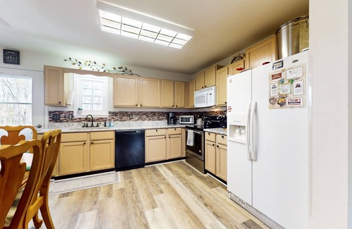 Clearwater Casa | Clearwater home - Elevated dog-friendly retreat with a deck plus pool & tennis