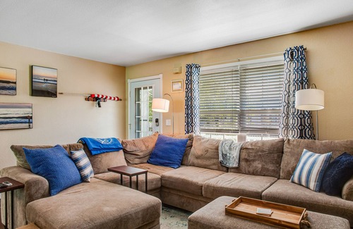 Clearwater Casa | Clearwater home with screened deck, outdoor shower, outdoor pool - Dogs OK