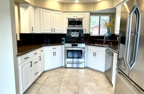 Walden on Lake Conroe Casa | Clemens' Cottage - Lakefront Bungalow on Lake Conroe w/ Private Dock & Boat Slip