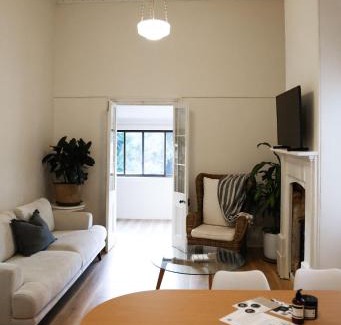 Beechworth Apartamento | Clements Cottage on Main St. Bare bnb by Bare Body Beauty co.