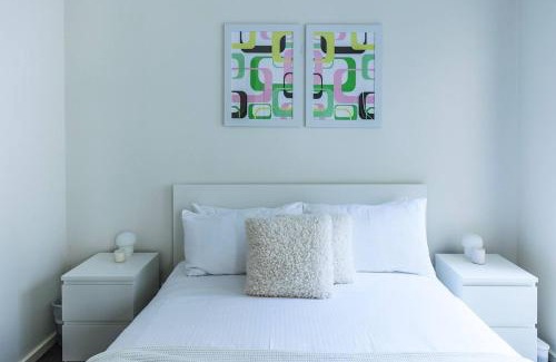 South Melbourne Apartamento | Cleo, Indoor pool and gym. Central location