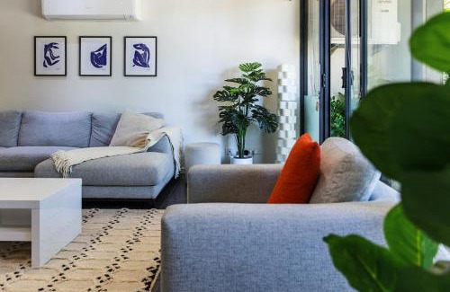 South Melbourne Apartamento | Cleo, Indoor pool and gym. Central location