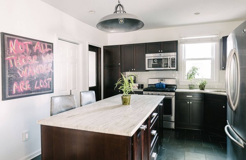 Tremont Casa | Cleveland 3 Bedroom Home in Walkable Tremont with Ground Floor Bedrooms