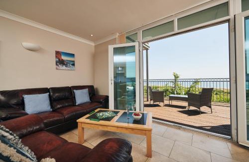 Pendine Apartamento | Cliff Haven- Spectacular sea views from balcony, pets go FREE