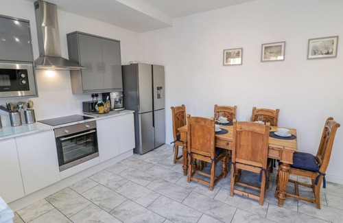 Loftus Cabaña | CLIFF HOUSE, pet friendly, character holiday cottage in Loftus