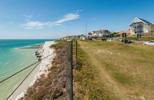 Saltdean Casa | Cliff Top Heights-Beach front house near Brighton