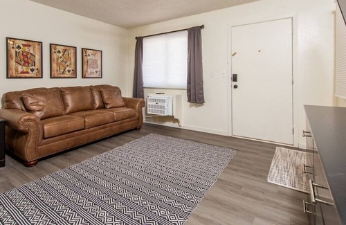 Rimrock Apartamento | *Cliff View Apts #1*King Bed*Central Location*