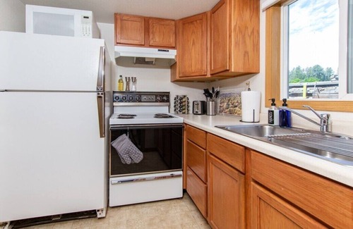 Rimrock Apartamento | *Cliff View Apts #3*King Bed*Private Balcony*