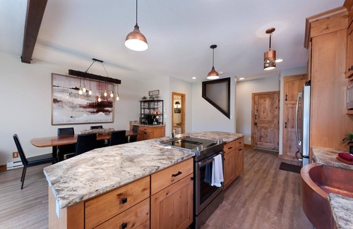 Purgatory Casa | Cliffside Casa (#109) | Mtn Views - Deck - 1 Mile to Ski & Mtn Biking, DogsOK