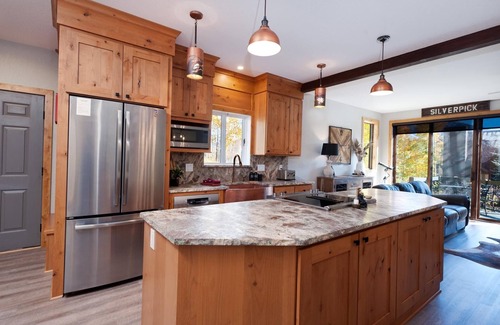 Purgatory Casa | Cliffside Casa (#109) | Mtn Views - Deck - 1 Mile to Ski & Mtn Biking, DogsOK
