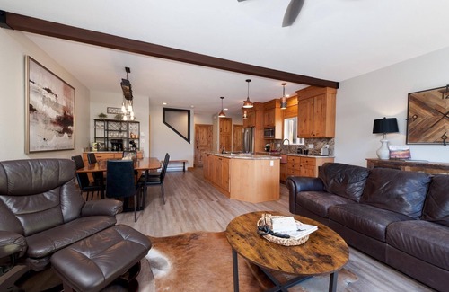 Purgatory Casa | Cliffside Casa (#109) | Mtn Views - Deck - 1 Mile to Ski & Mtn Biking, DogsOK