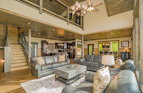 Gatlinburg - Pigeon Forge Cabina | Cliffside Scenic Splendor: Indoor Pool, Mtn Views, Theater, Games, Hot Tub, Wifi