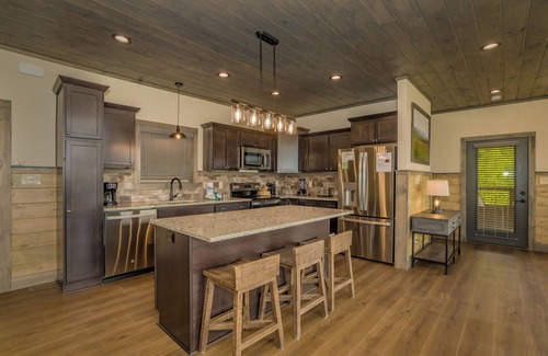 Gatlinburg - Pigeon Forge Cabina | Cliffside Scenic Splendor: Indoor Pool, Mtn Views, Theater, Games, Hot Tub, Wifi