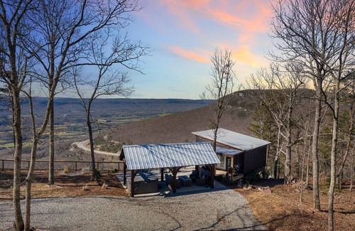 Dunlap Casa | Cliffside Tiny Home w/ Panoramic Views & Hot Tub!