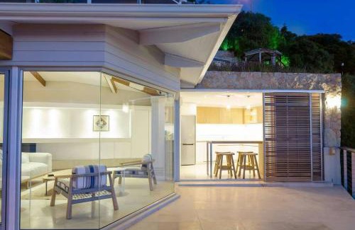 Clifton Casa | Clifton 3rd Beach house - Breathtakingly Beautiful Views!