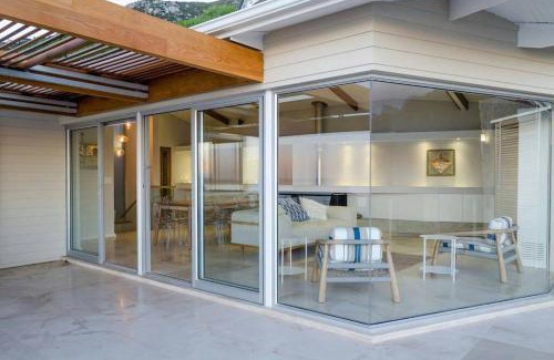 Clifton Casa | Clifton 3rd Beach house - Breathtakingly Beautiful Views!