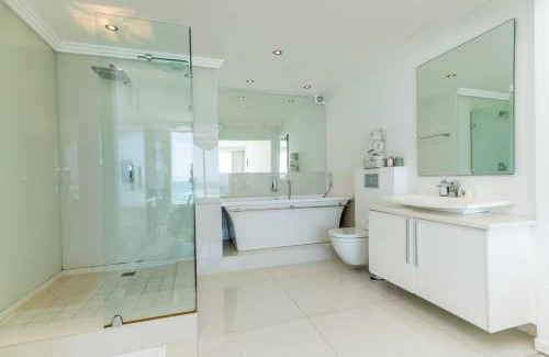 Clifton Apartamento | Clifton Beachfront Bliss Spacious 3BR Retreat