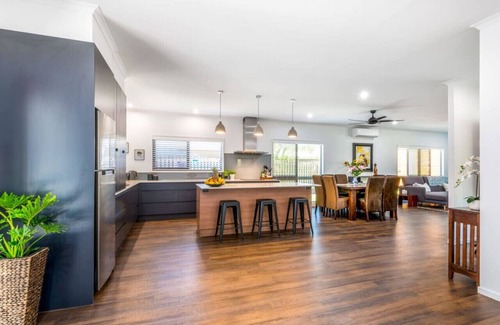 Clifton Beach Casa | Clifton Cove Cairns Paradise- Stylish Tropical Retreat Near Clifton Beach & Palm Cove