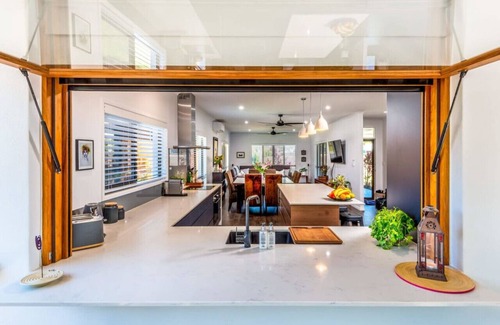 Clifton Beach Casa | Clifton Cove Cairns Paradise- Stylish Tropical Retreat Near Clifton Beach & Palm Cove