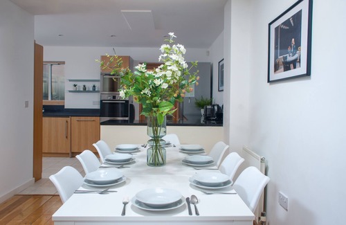 Clifton Casa | Clifton Jewel - 4 bed house w/parking. MyCityHaven