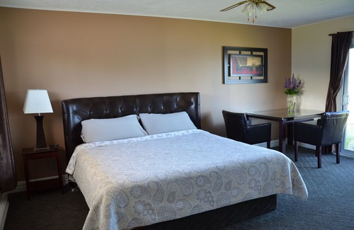 Indian Harbour Hotel | Clifty Cove Motel