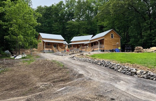 Rogersville Cabina | Family-friendly cabin on 180 acre Clinch Mountain getaway near Rogersville, TN.