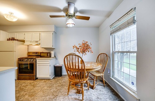 Clinton Township Condominio | Clinton Township Condo Near L'anse Creuse Bay!