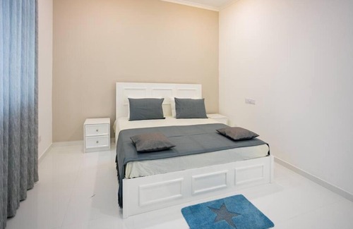 Negombo Villa | Clintonvilla 4-bedroom with pool near to Airport