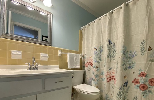 Seven Oaks Condominio | Cloister’s 1Br End Unit Condo