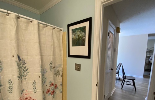 Seven Oaks Condominio | Cloister’s 1Br End Unit Condo