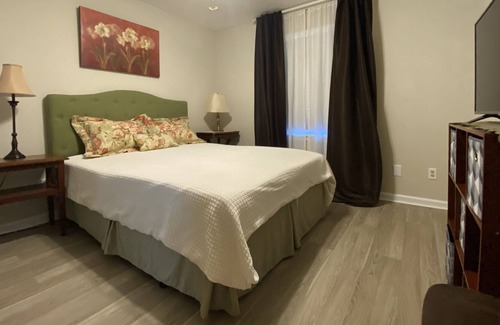Seven Oaks Condominio | Cloister’s 1Br End Unit Condo
