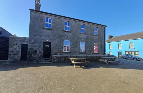 Clonbur Apartamento | Clonbur House - Two bedroom village apartment