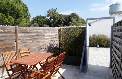 Rivedoux-Plage Cabaña | CLOS DES PINS **, Pabellón para 4 personas, en el corazón del bosque de pinos, piscina climatizada
