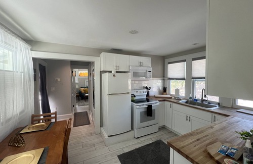 Crescent Lake Casa | Close 2 North shore DT, art, events + more! w/2Bikes
