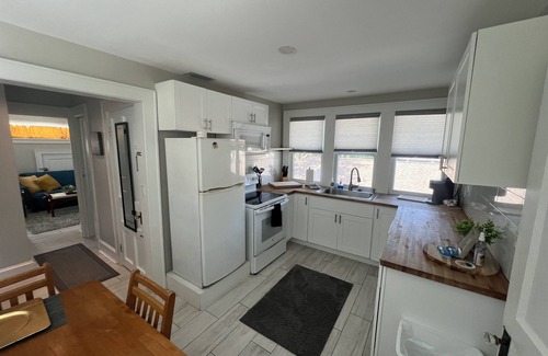 Crescent Lake Casa | Close 2 North shore DT, art, events + more! w/2Bikes