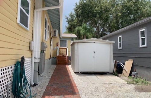 Crescent Lake Casa | Close 2 North shore DT, art, events + more! w/2Bikes