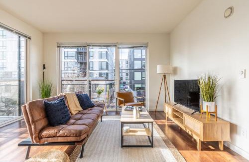 Mann Apartamento | Close Downtown Modern Apartment - Pet Friendly, WiFi, Rooftop views