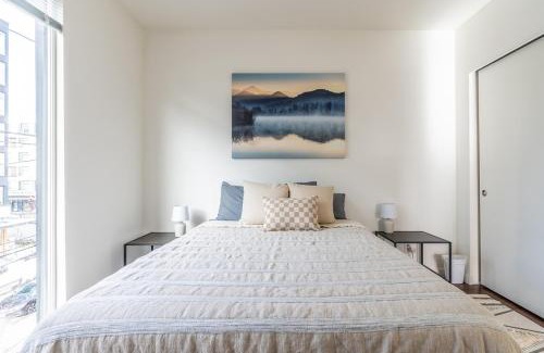 Mann Apartamento | Close Downtown Modern Apartment - Pet Friendly, WiFi, Rooftop views