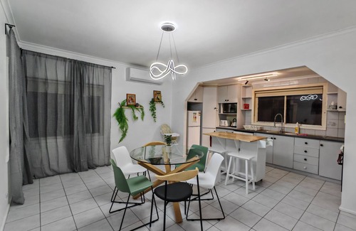 Dallas Casa | Close to Airport, Walk to Train