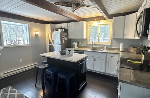 Gilford Chalet De Esquí | Gran chalet PRIVADO para 14 personas con acceso a la playa de Winnipesaukee, a 5 minutos de Gunstoc