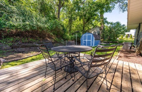 Michigan City Apartamento | Close to Beach, Hot Tub, Pet Friendly, Firepit