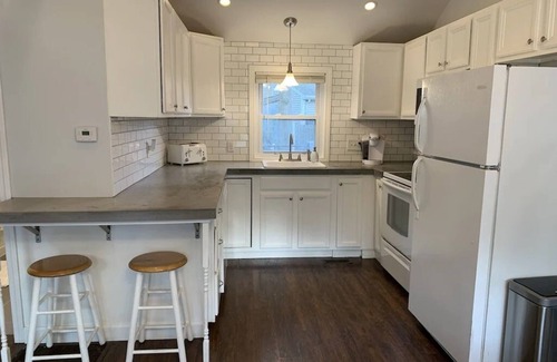 Hampton Cabaña | Close to Beach! Pool, Hot Tub, Firepit in Patio area & Deck.