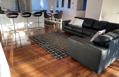 Southport Casa | Close to Beach private house pool family pet friendly