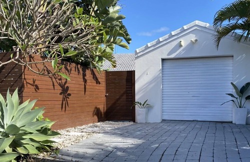 Southport Casa | Close to Beach private house pool family pet friendly