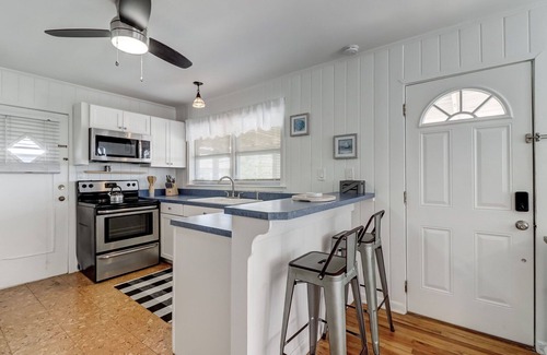 Fernandina Beach Cabaña | Close to Beach with Views. Updated Condo - Pelican Beach