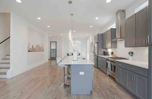 Berry Hill Casa | Close to Broadway w/ Rooftop Deck!