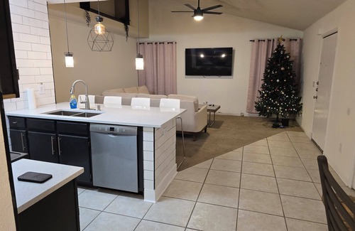 Royal Palm Bay Condominio | Close to Disney, universal SeaWorld and outlets with Walmart next door!