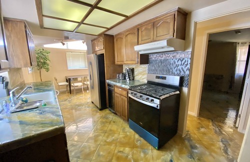 Sherwood Forest and Thistle Development Casa | CLOSE TO DISNEYLAND & CONVENTION CENTER